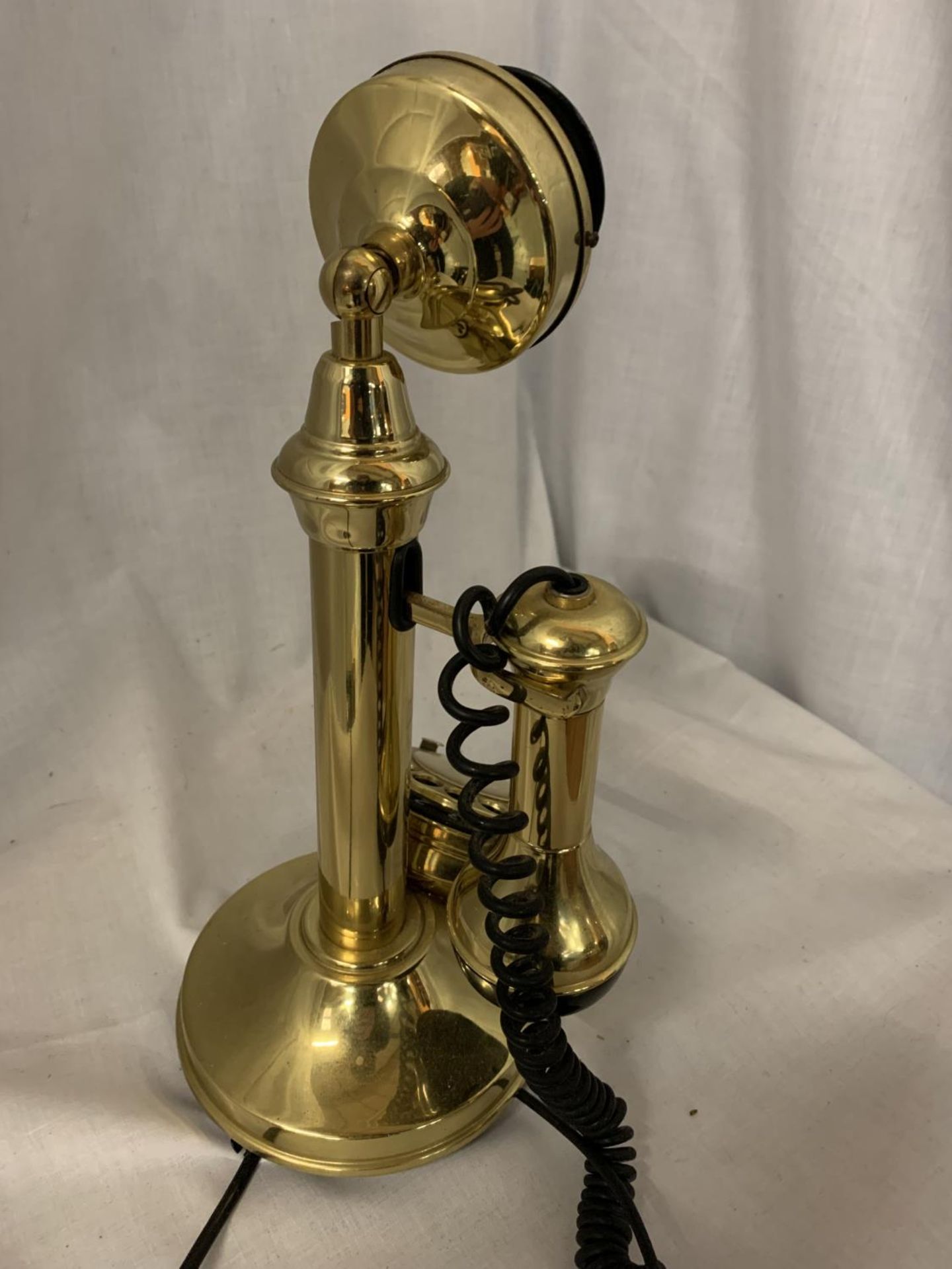 A BRASS VINTAGE STYLE TELEPHONE - Image 3 of 4