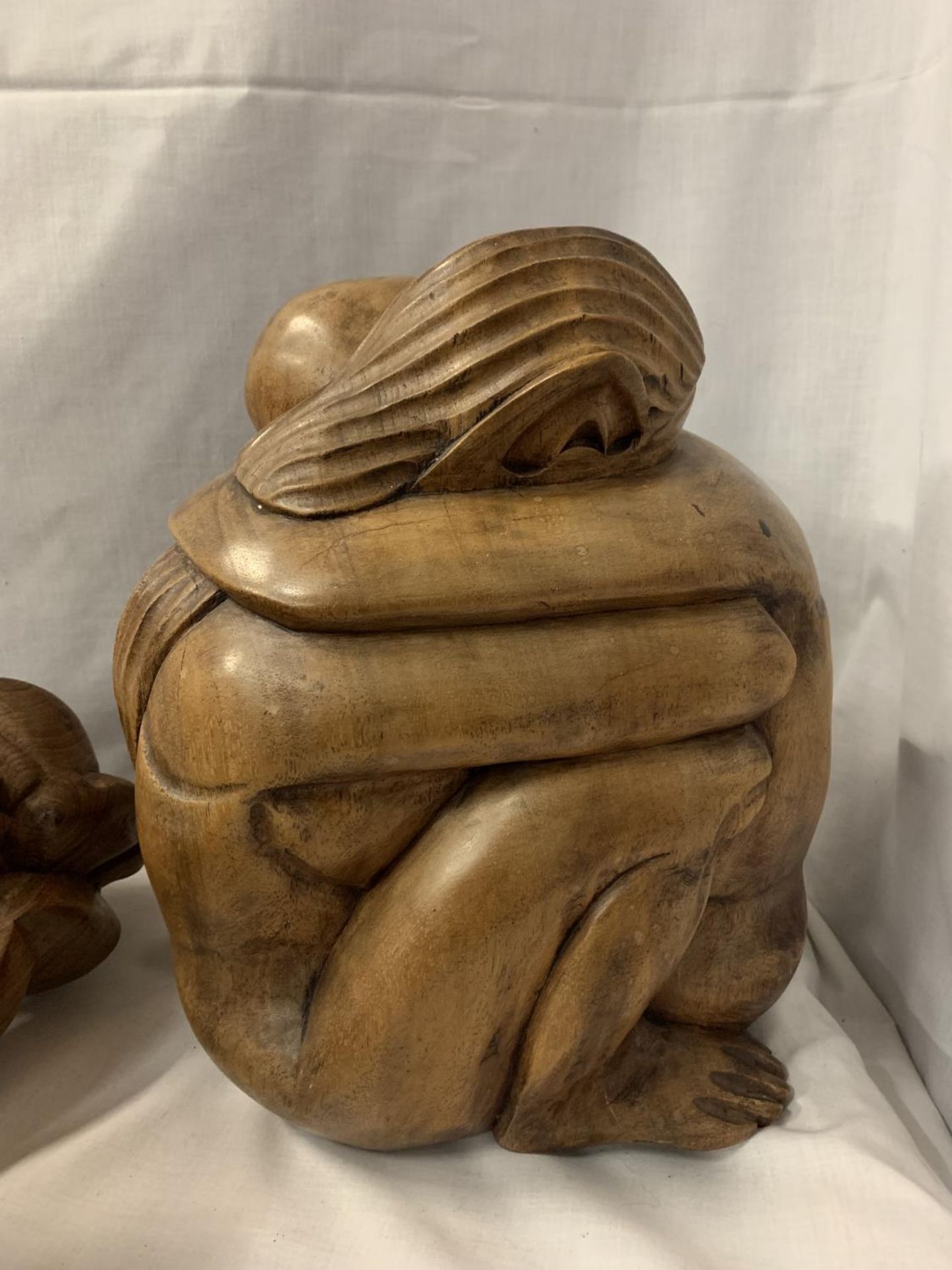 A SET OF THREE CARVED WOODEN FIGURES, ONE OF AN EMBRACING COUPLE, TWO INDIVIDUAL FIGURES - Image 5 of 5