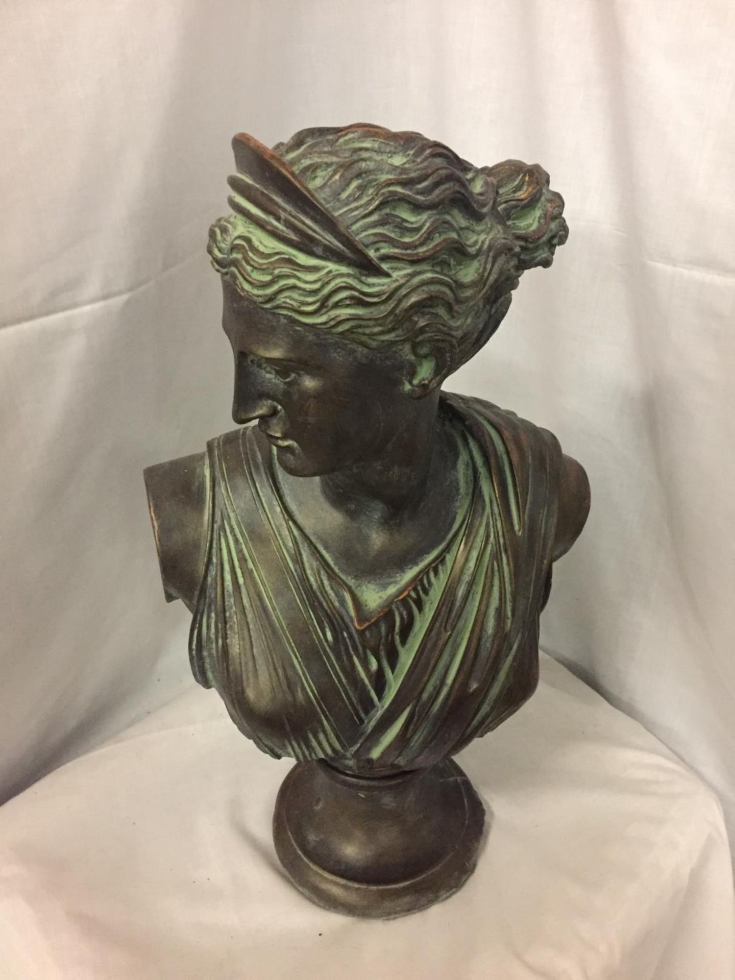 A BRONZE STONE BUST OF DIANA, HEIGHT APPROX 52CM, WIDTH AT WIDEST POINT - APPROX 30CM - Image 2 of 3