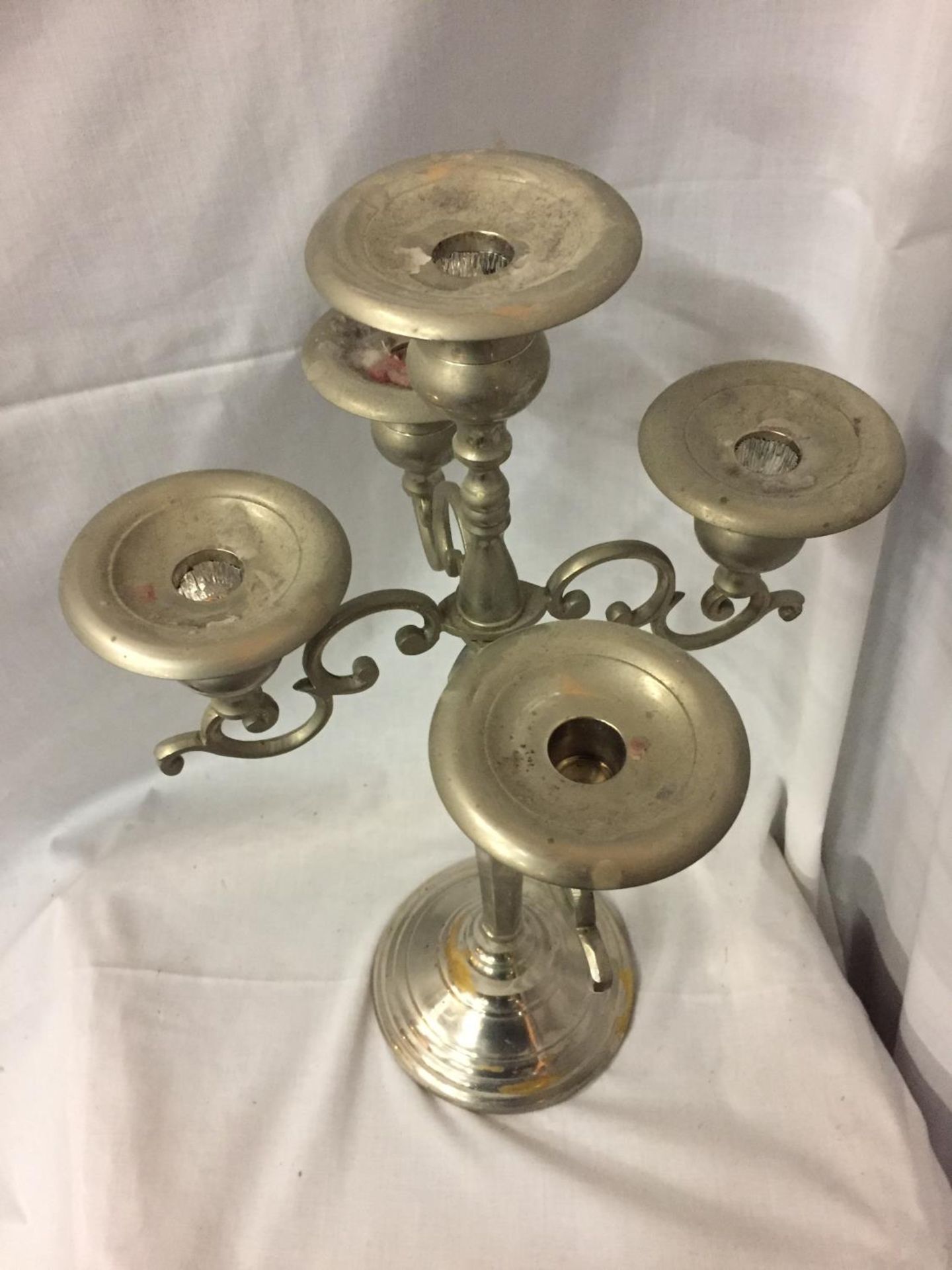 A TALL ORNATE CHROME FIVE BRANCH CANDLEABRA - Image 2 of 2