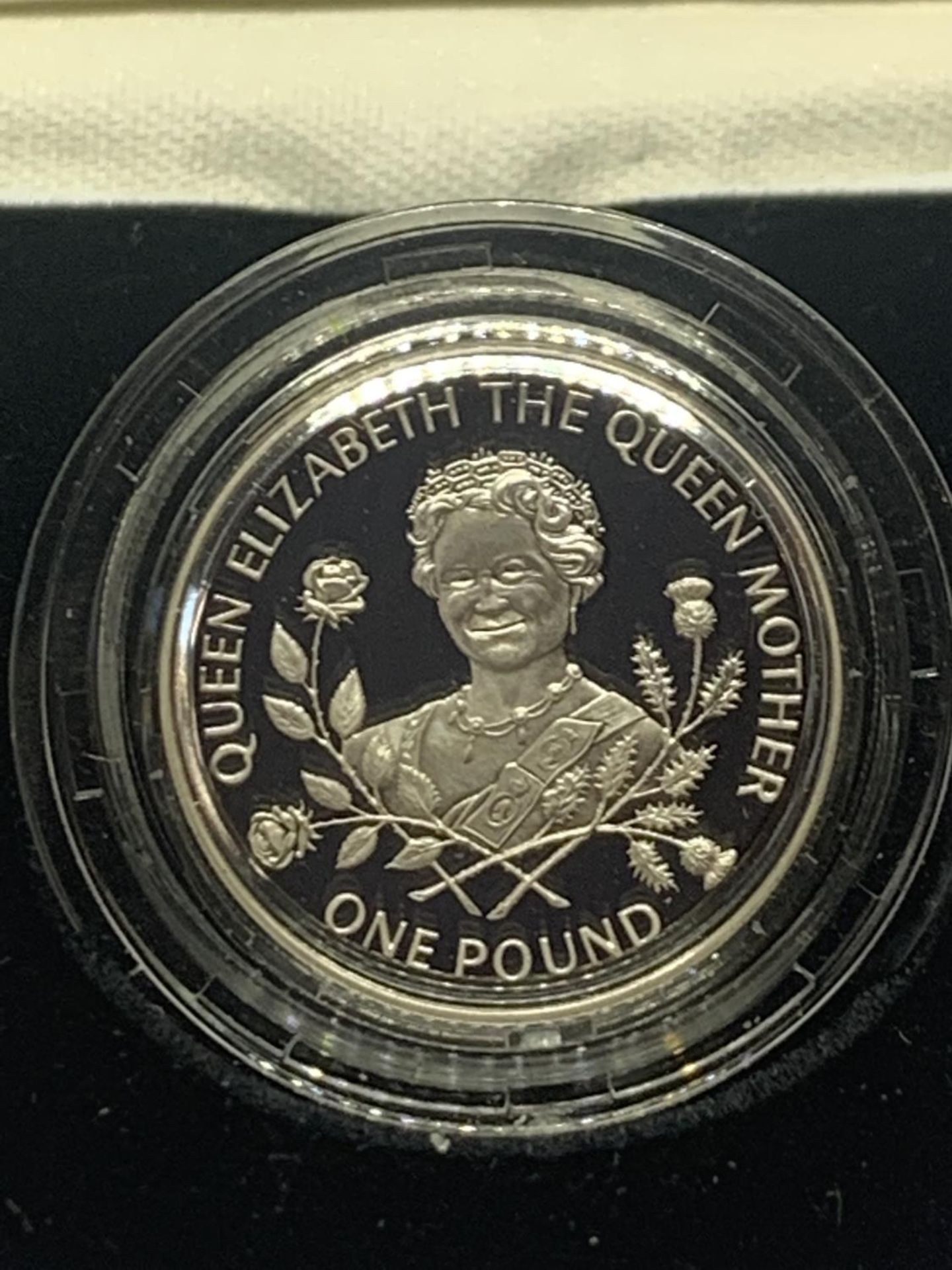 A BOXED SILVER ONE POUND PROOF COIN 1995 ELIZABETH II BAILIWICK OF GUERNSEY - Image 3 of 3