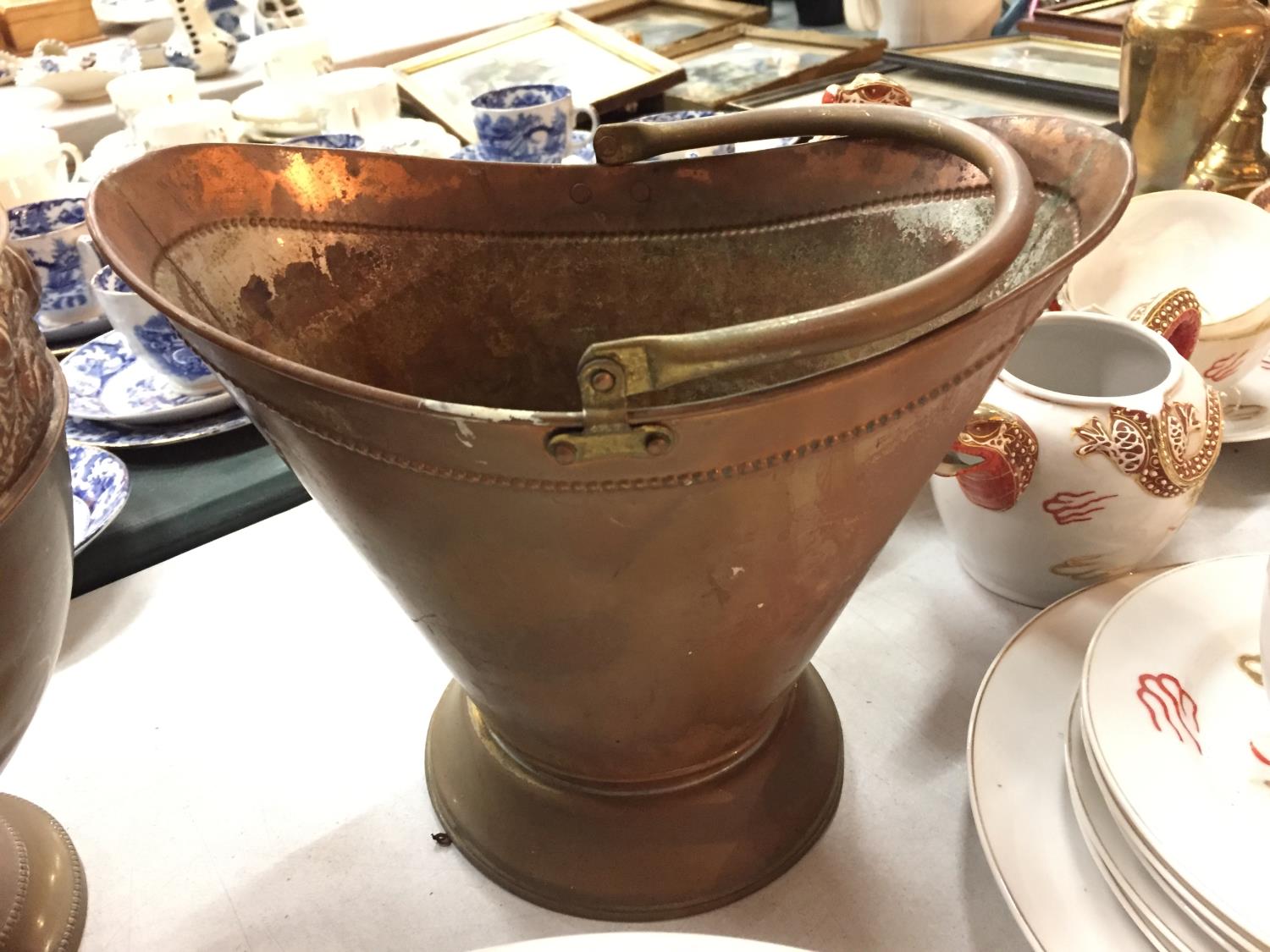 TWO BRASS ITEMS AND A LARGE CERAMIC DISH - Image 3 of 4