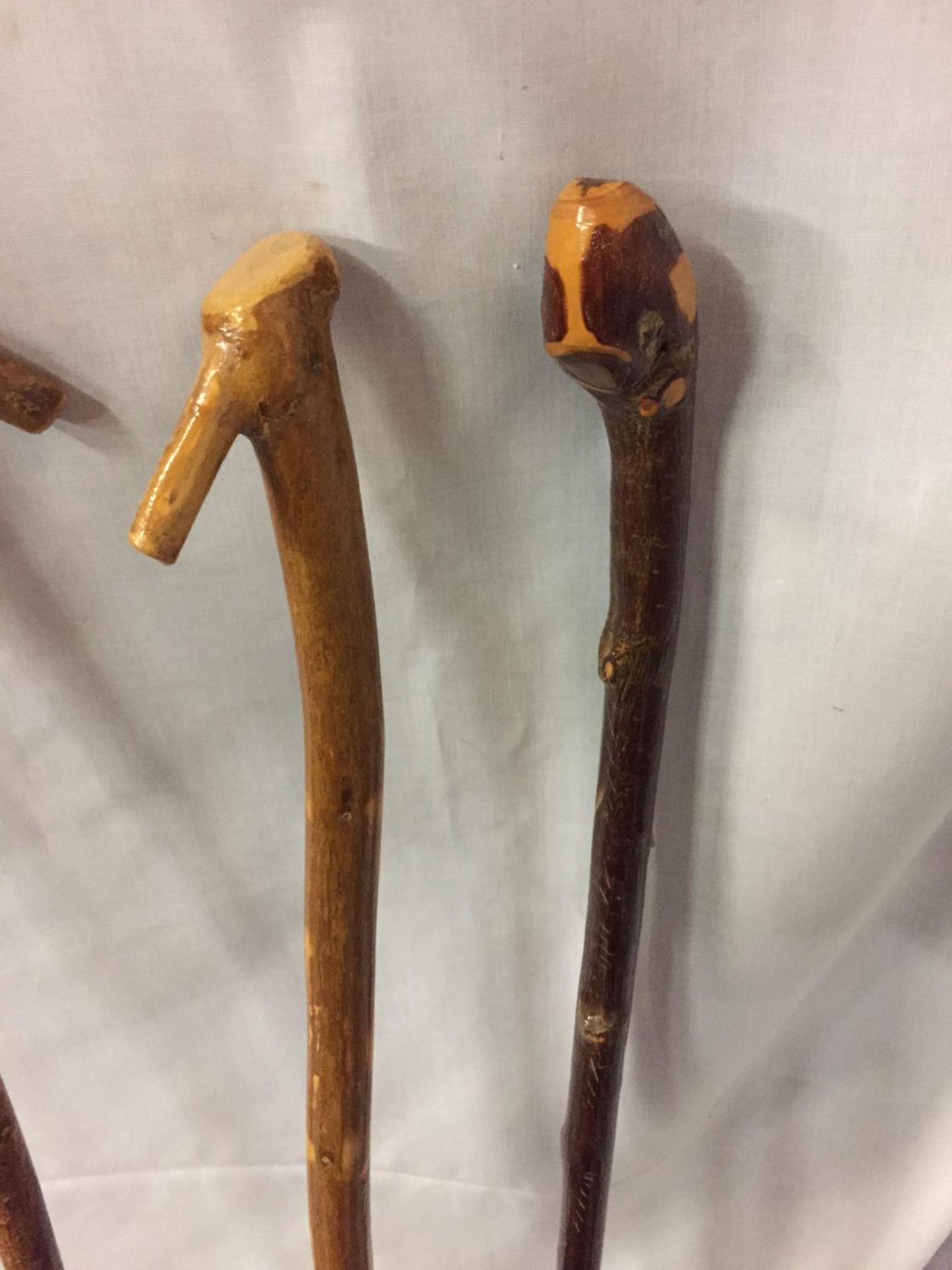 SIX VARIOUS HAND CARVED WALKING STICKS - Image 6 of 7