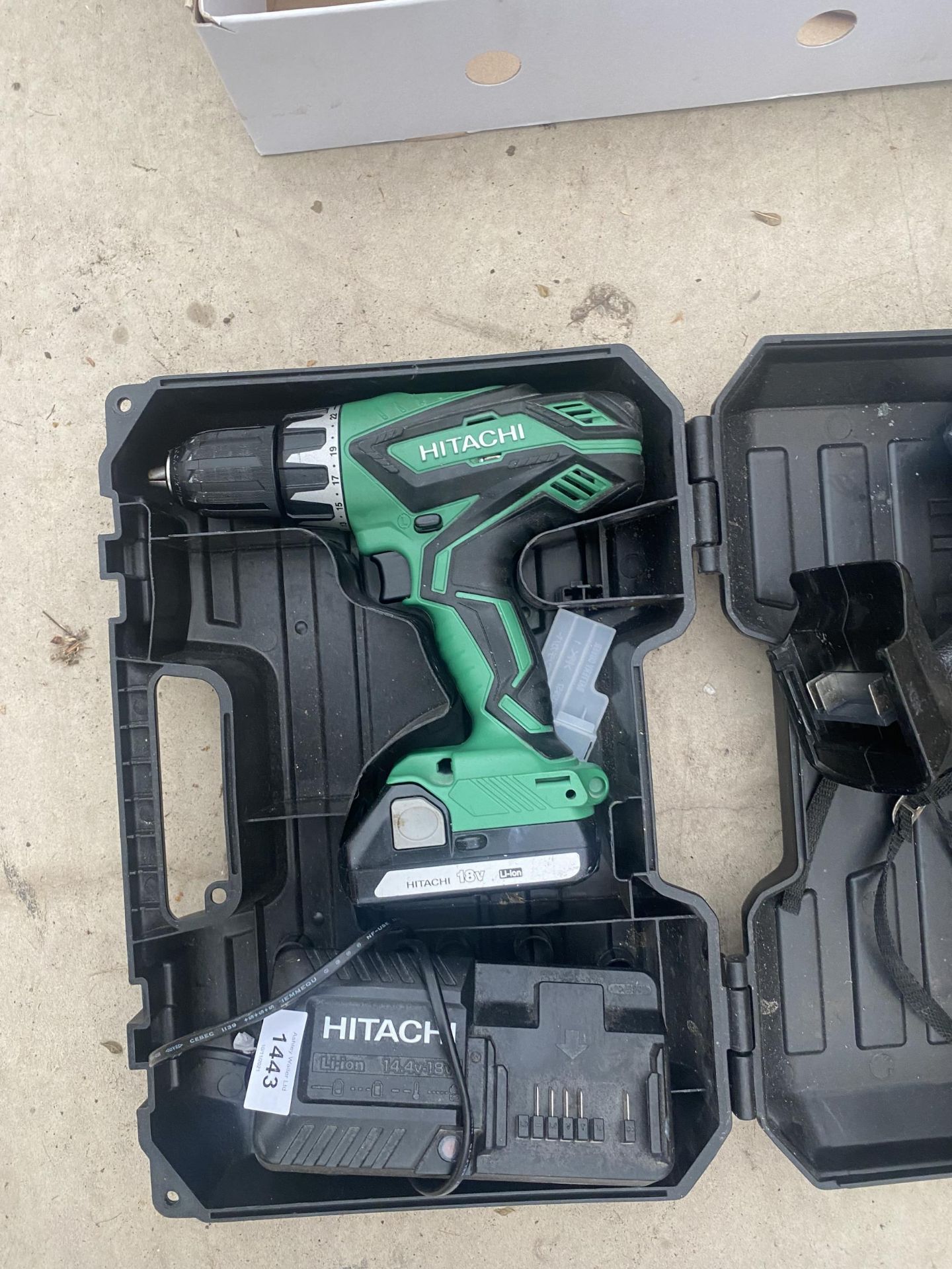 AN HITACHI BATTERY DRILL AND A HITACHI TORCH WITH ONE BATTERY AND CHARGER - Image 2 of 3