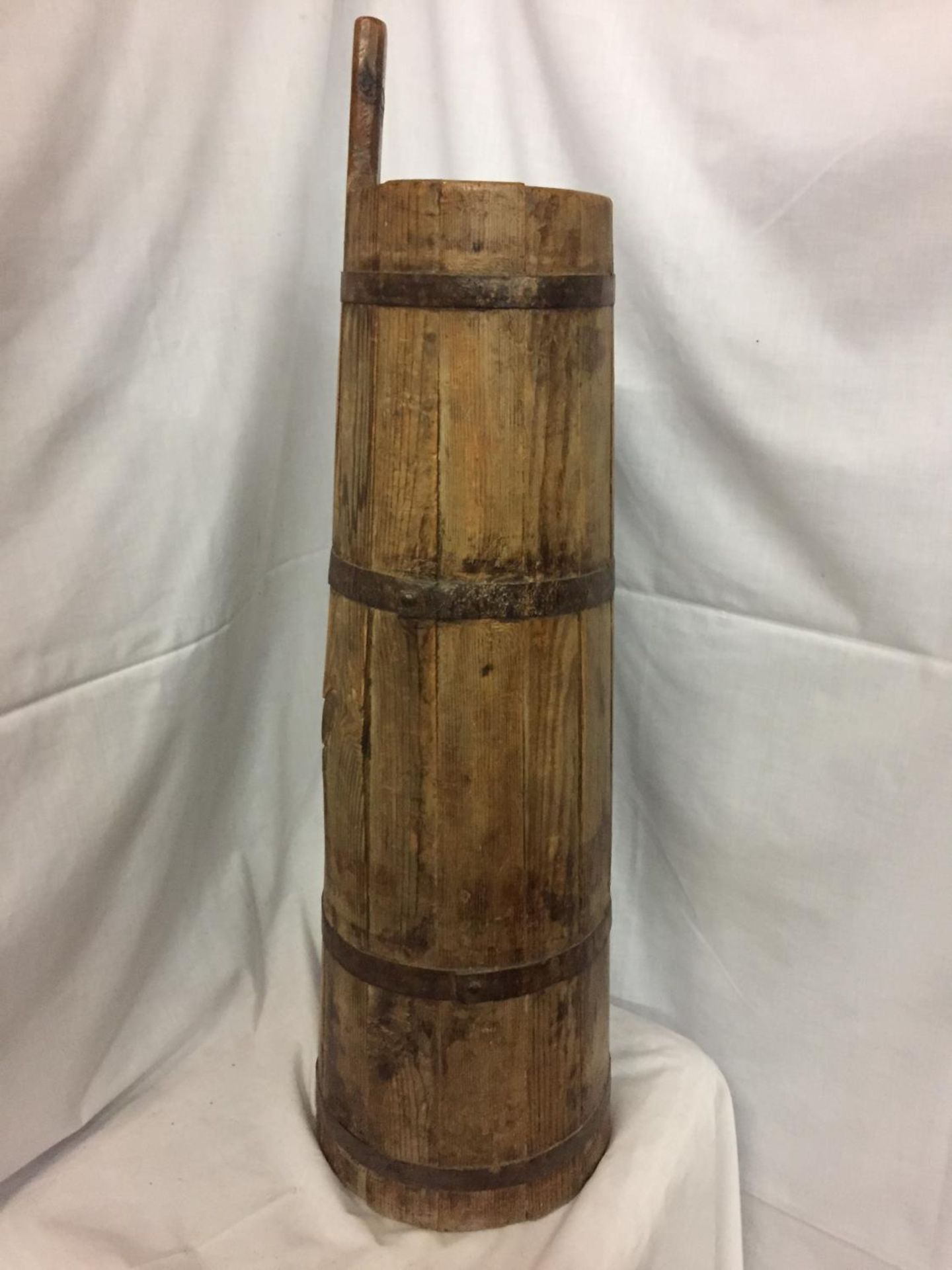 A BANDED OAK ALE VESSEL - Image 2 of 3