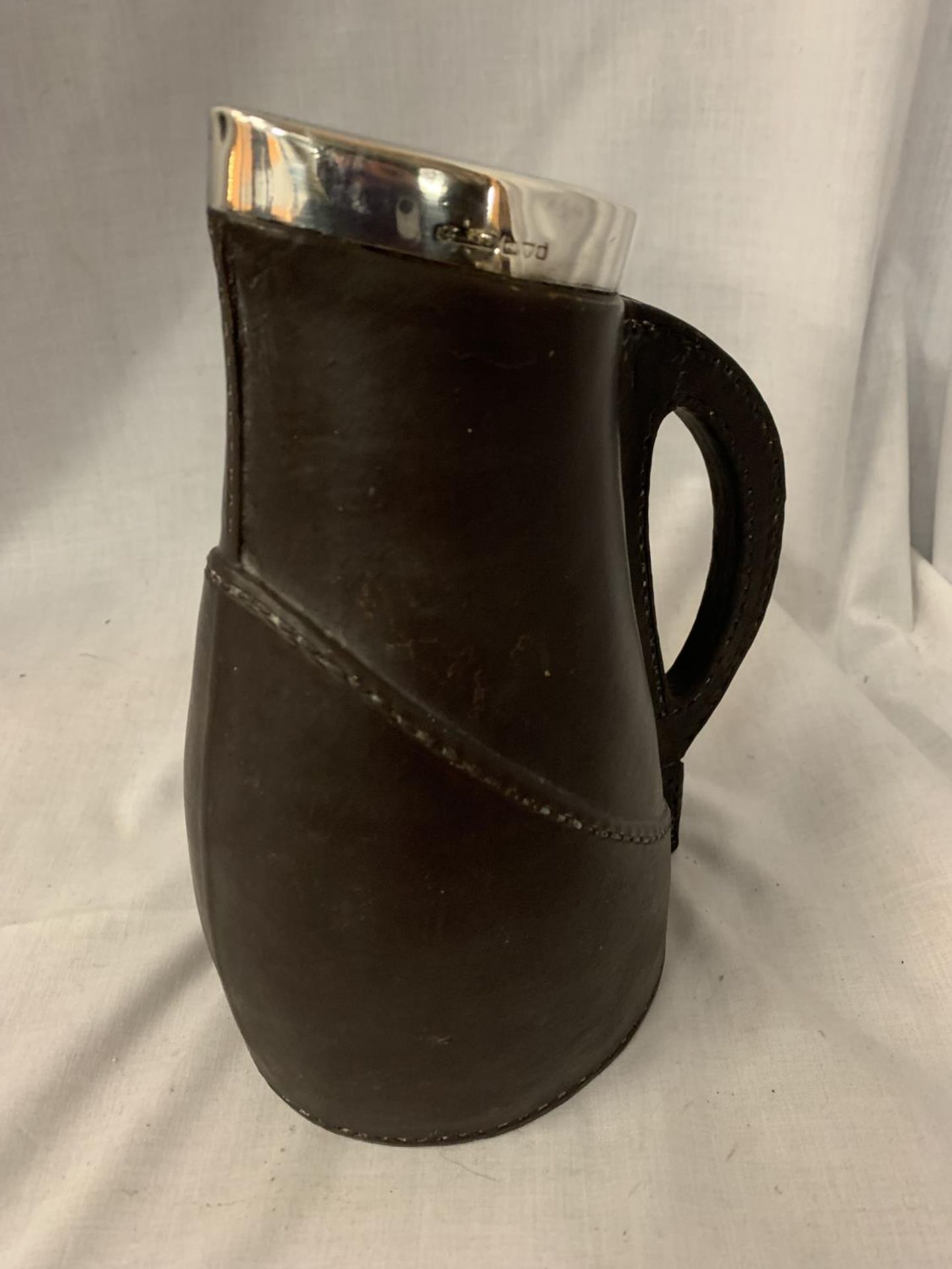 A HALLMARKED SILVER FAUX LEATHER COVERED DOULTON LAMBETH JUG CIRCA 1900 - Image 2 of 5