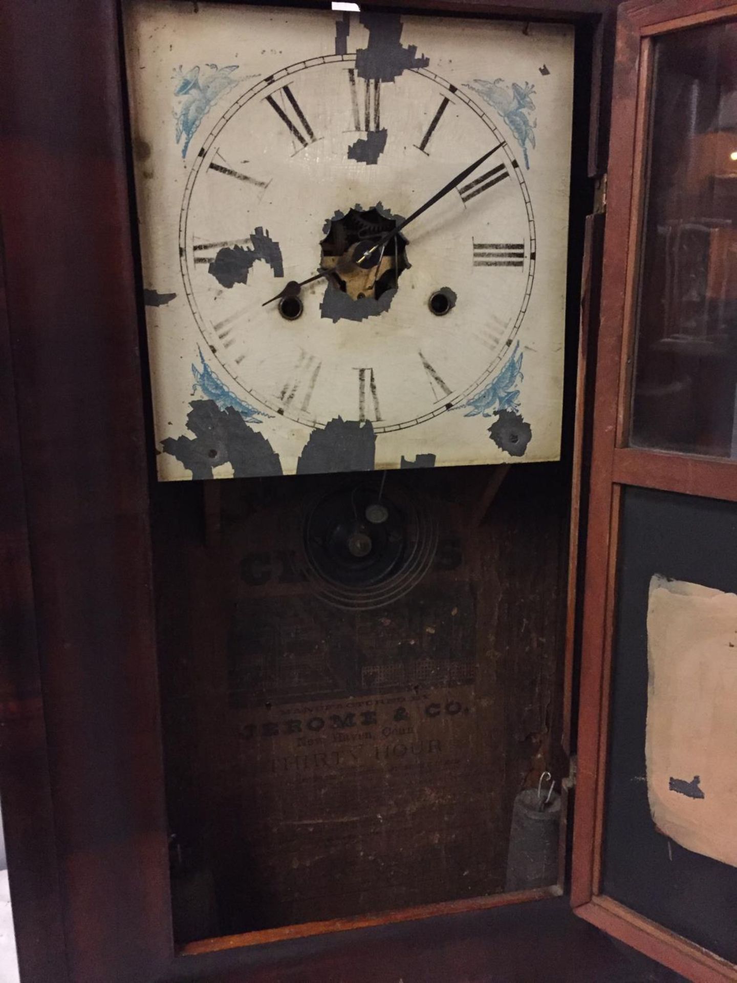 AN AMERICAN THIRTY HOUR WALL CLOCK BY JEROME AND CO IN WORKING ORDER BUT NO WARRANTY - Image 4 of 5