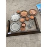 AN ASSORTMENT OF COPPER AND PEWTER ITEMS TO INCLUDE A FIRE FENDER, COPPER DISHES AND PEWTER DISHES
