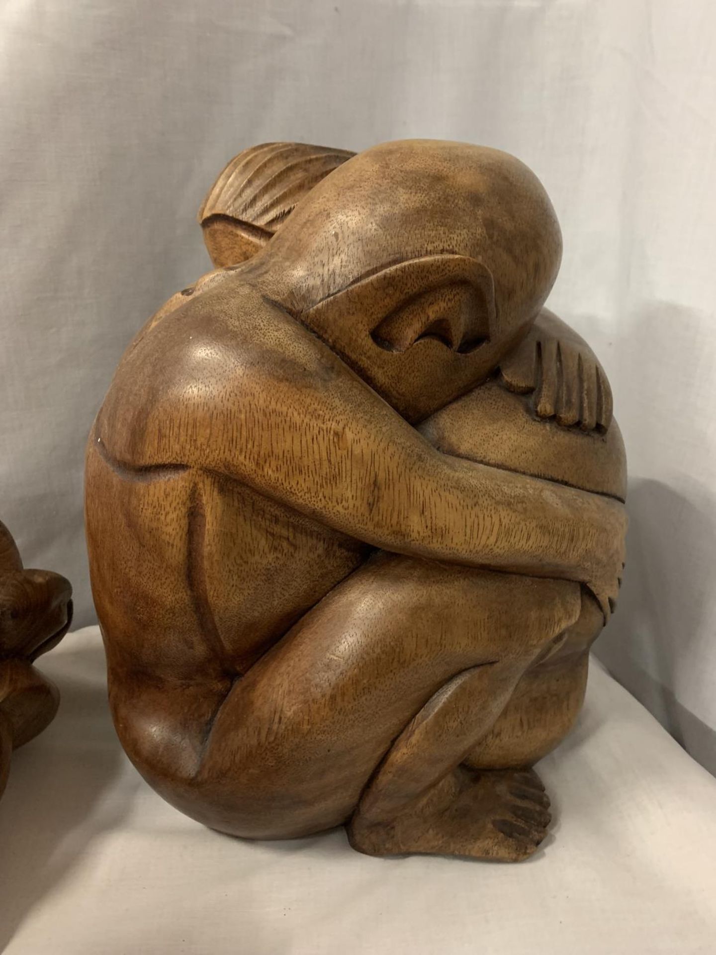A SET OF THREE CARVED WOODEN FIGURES, ONE OF AN EMBRACING COUPLE, TWO INDIVIDUAL FIGURES - Image 4 of 5