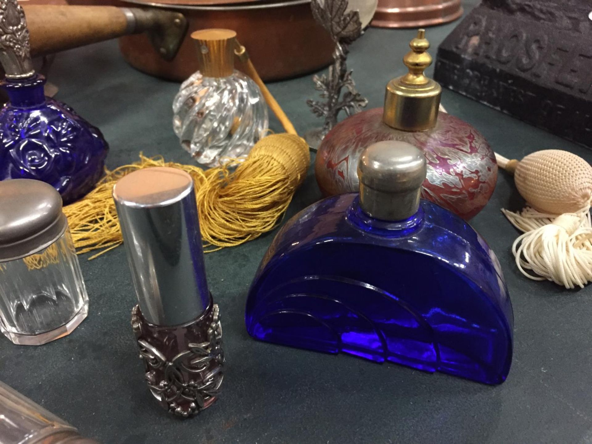 A QUANTITY OF PERFUME BOTTLES TO INCLUDE AN IRRIDESCENT ONE SIGNED ROYAL BRIERLEY STUDIO PLUS - Image 3 of 4