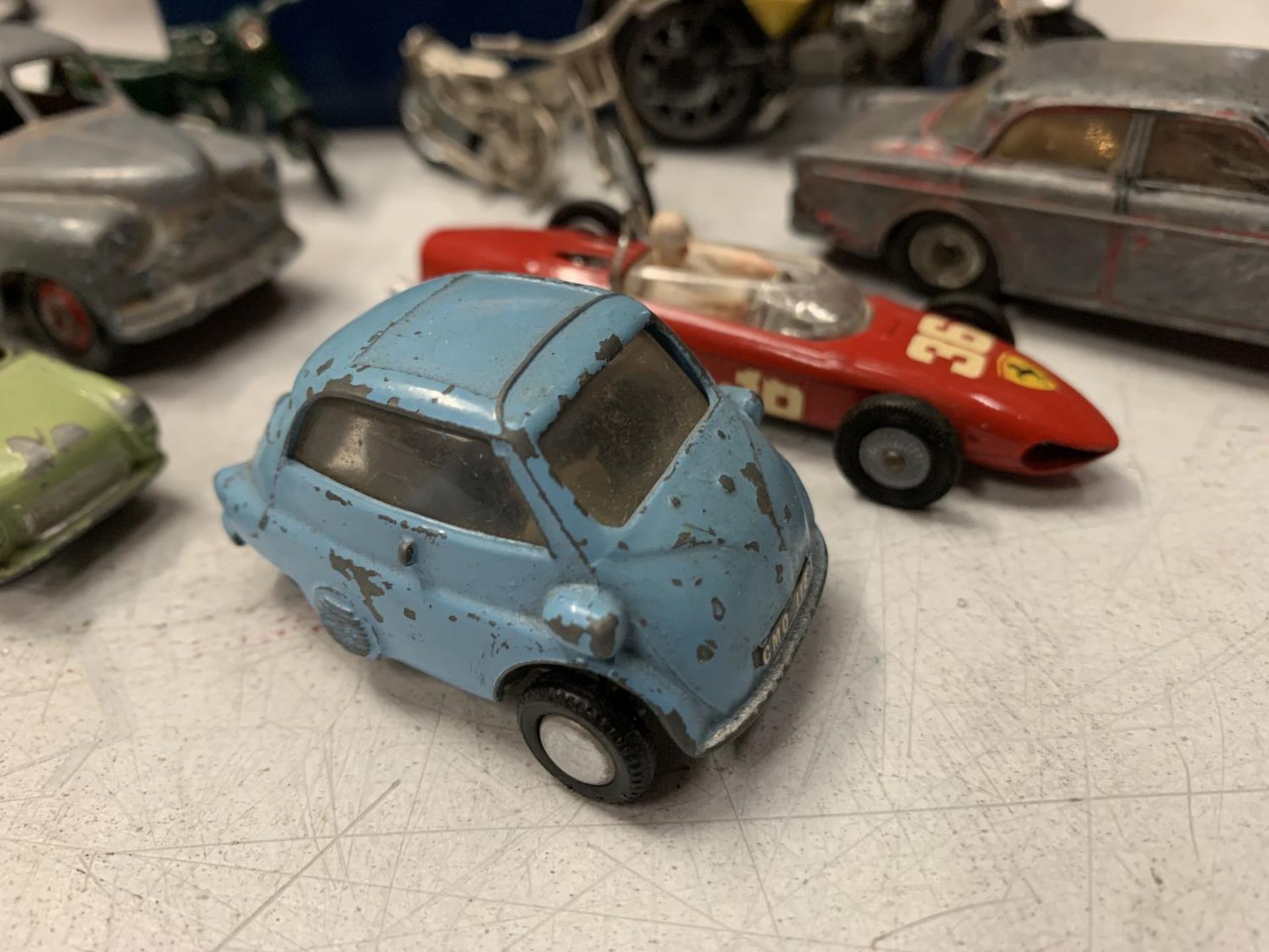 EIGHT VINTAGE TOY VEHICLES TO INCLUDE CARS AND MOTORBIKES - Image 2 of 12