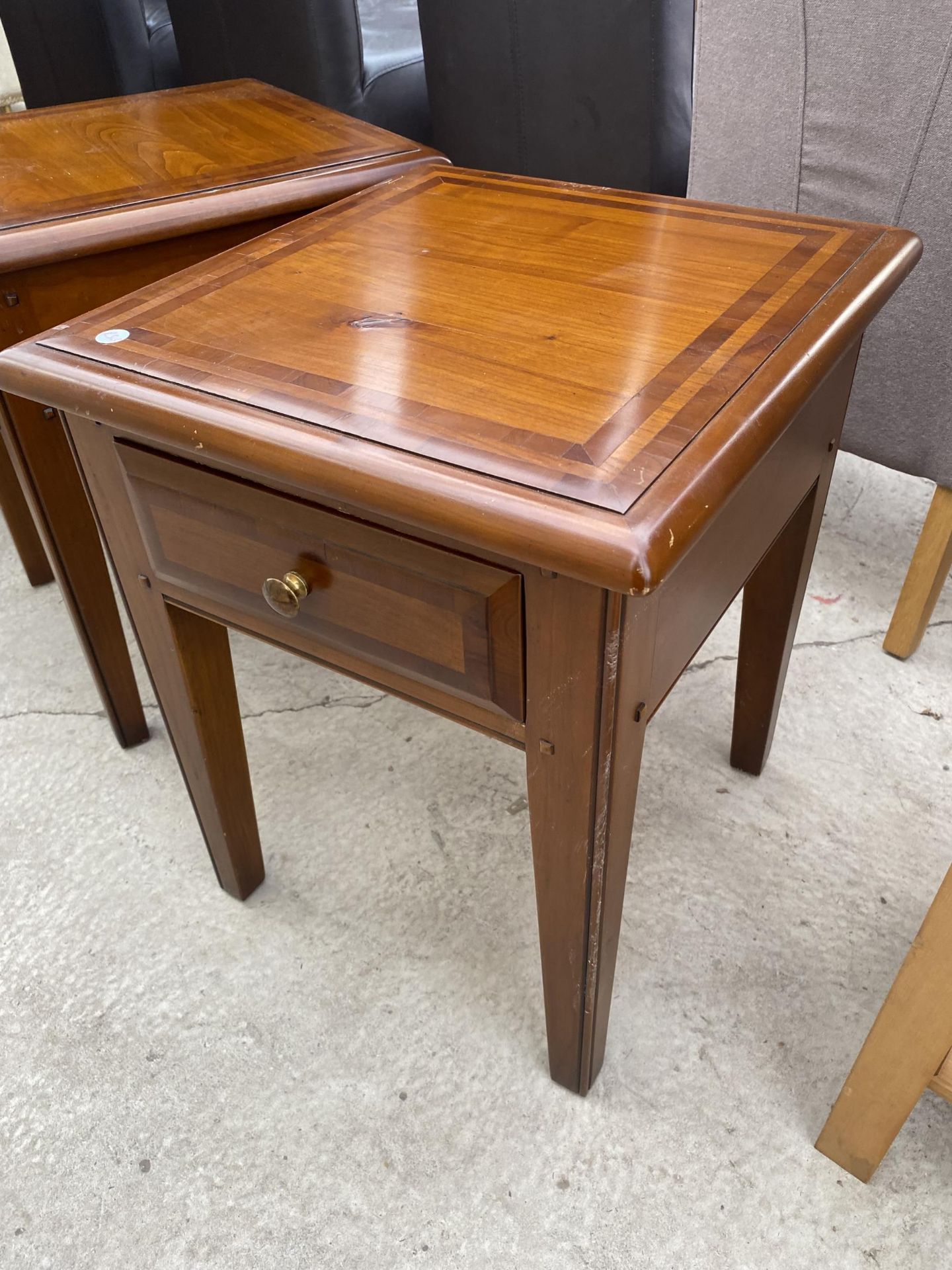 A PAIR OF MODERN WALNUT AND CROSSBANDED LAMP TABLES WITH SINGLE DRAWER 18 X 16.5" - Image 4 of 4