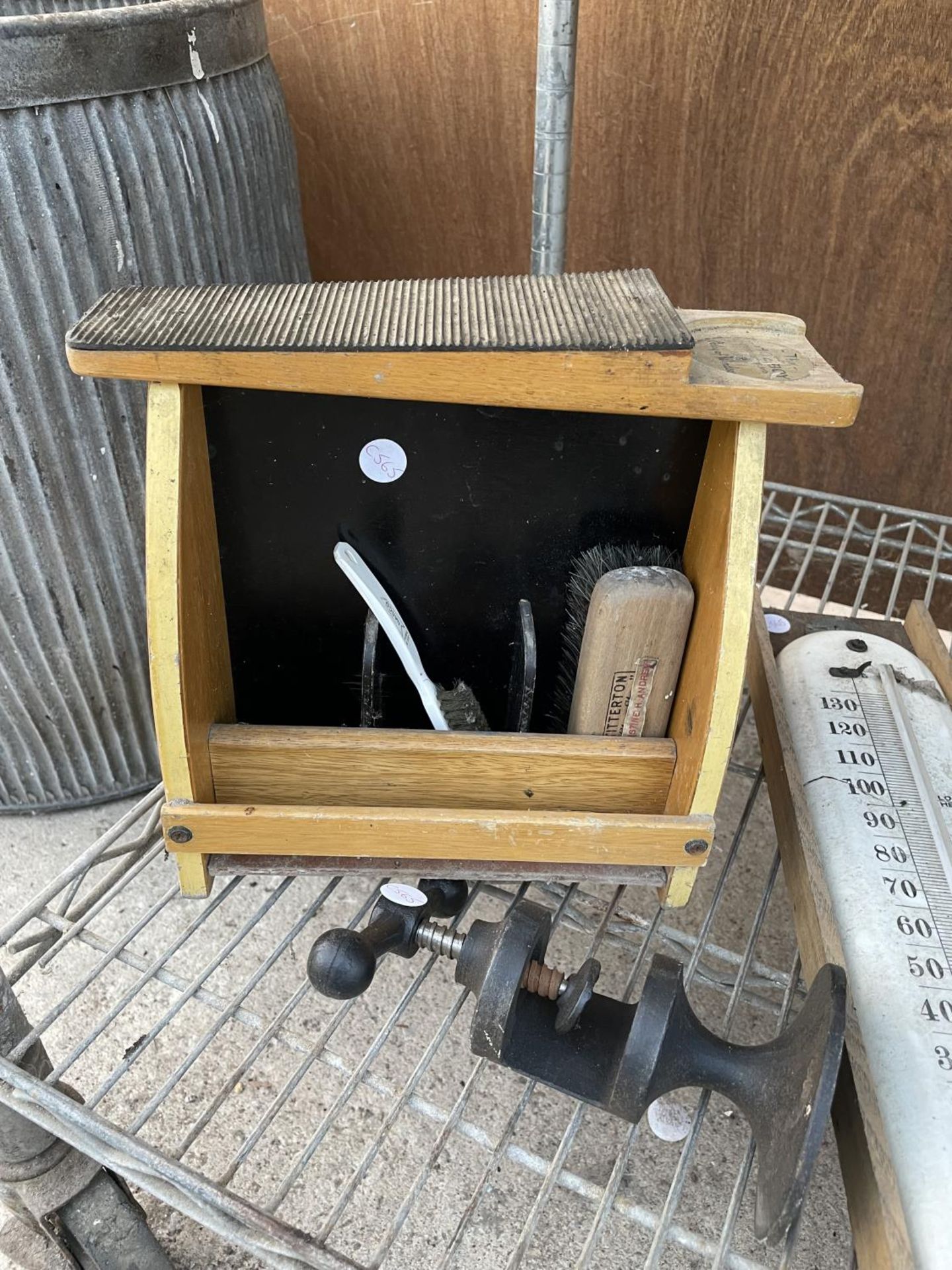 AN ASSORTMENT OF ITEMS TO INCLUDE A VINTAGE PRESS, A VINTAGE THERMOMETER AND A SHOE SHINE BOX - Image 3 of 5