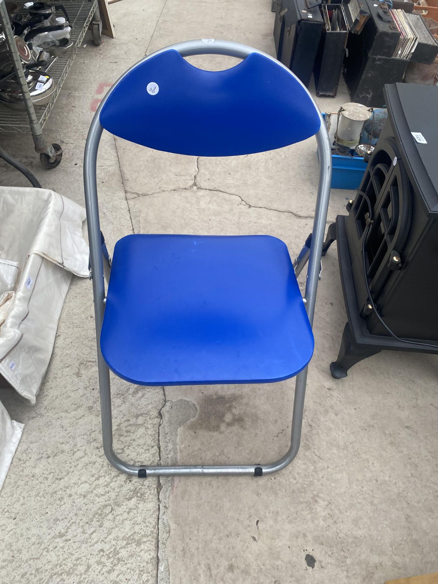 A WOODEN FOLDING TABLE AND TWO METAL FRAMED FOLDING CHAIRS - Image 3 of 4