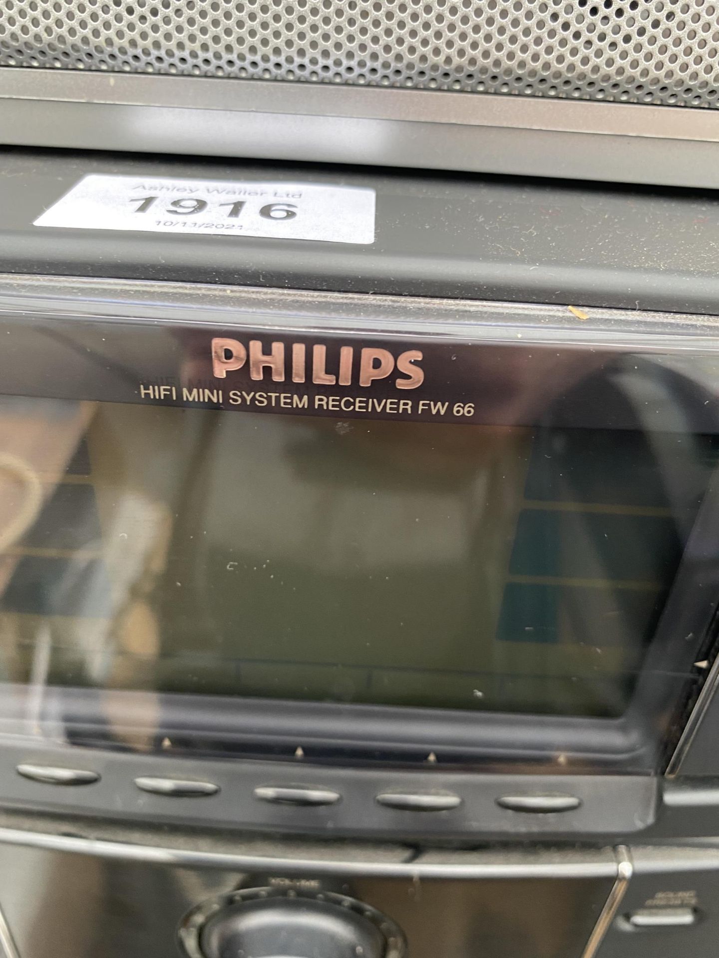 A PHILIPS HIFI MINI SYSTEM AND A FURTHER PANASONIC RADIO - Image 2 of 5