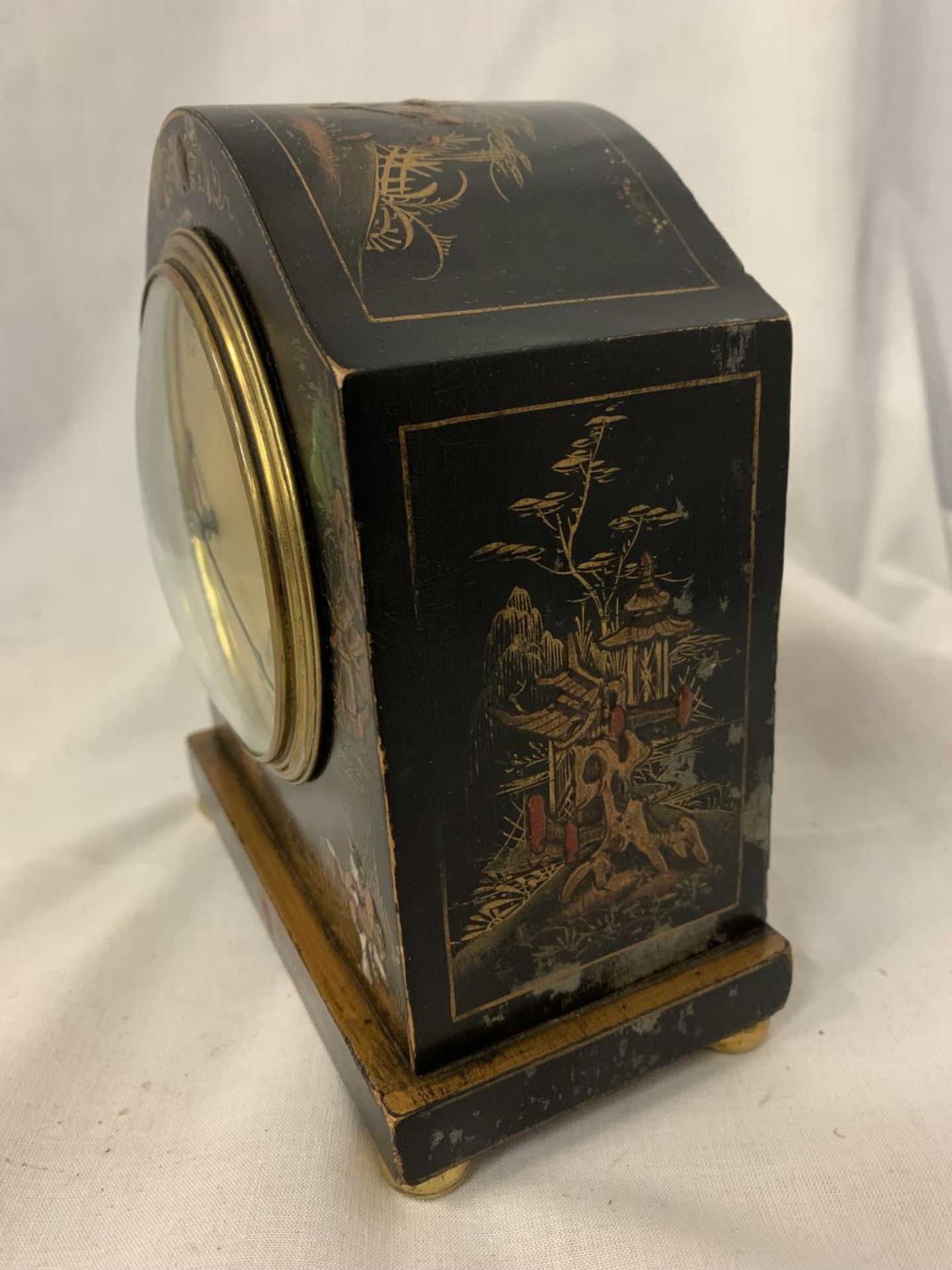 AN EBONISED MANTLE CLOCK WITH ORIENTAL DESIGN - Image 2 of 5