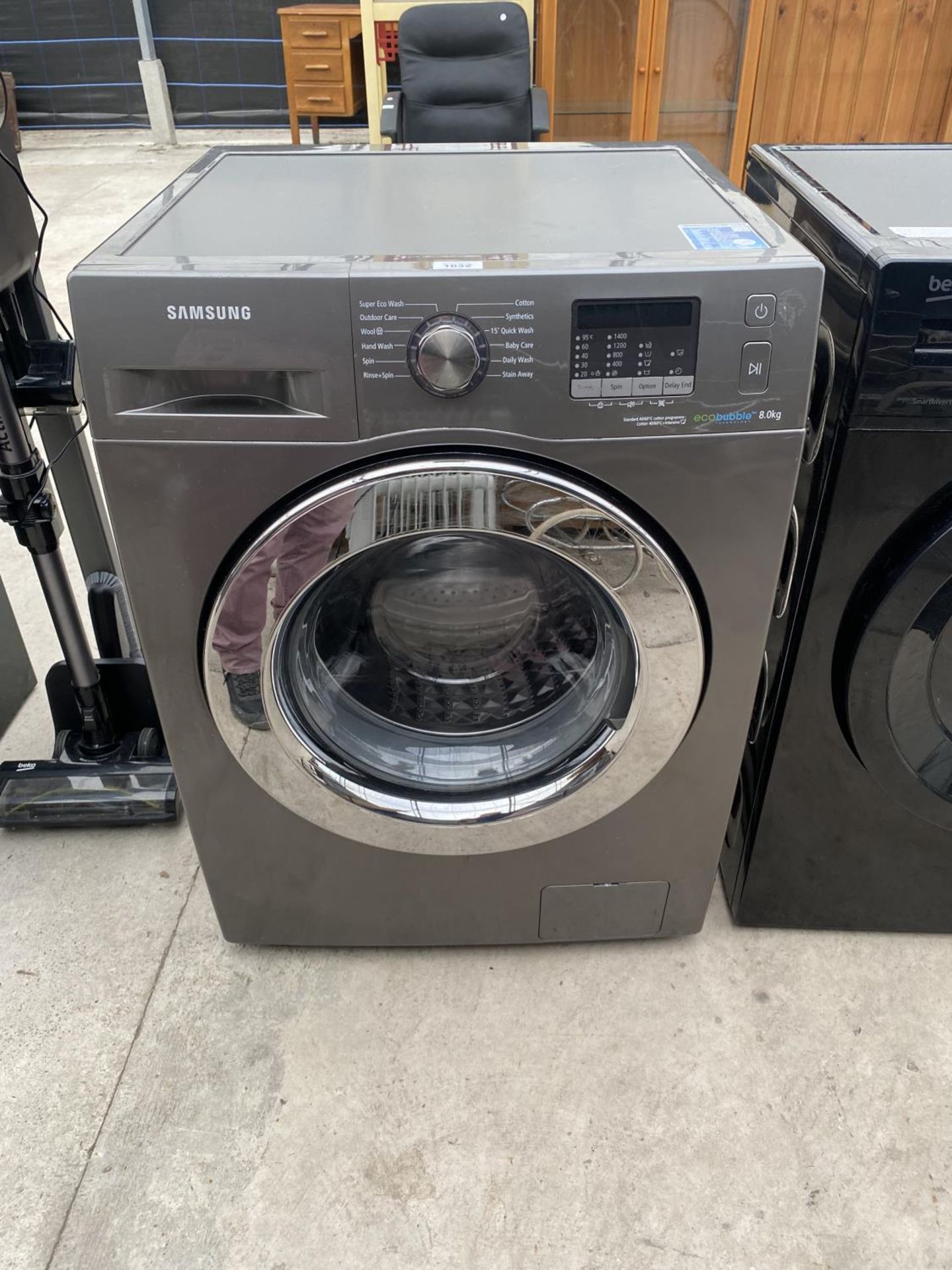 A GREY SAMSUNG 8KG WASHING MACHINE