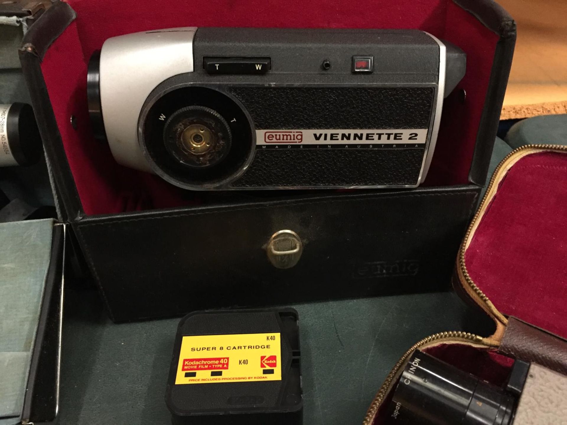 AN ASSORTMENT OF CAMERAS TO INCLUDE A CHINON FACEL, A MAGAZINE CINE-KODAK EIGHT MODEL 90, A PAILLARD - Image 9 of 9