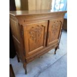 A MODERN OAK CABINET WITH TWO CARVED DOORS AND SINGLE DRAWER, 42" WIDE