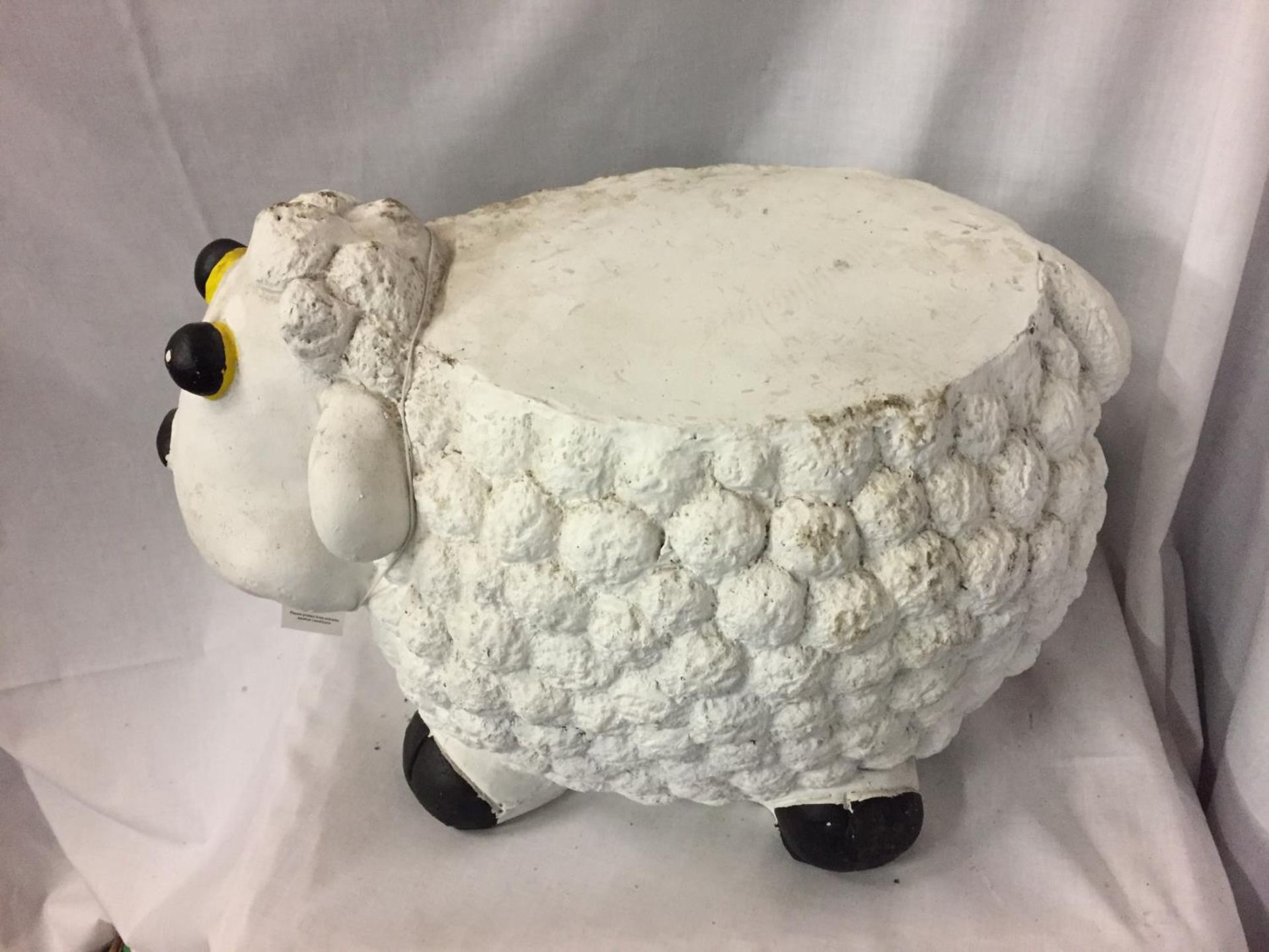 A WHITE AND DECORATIVE CERAMIC SHEEP STOOL - Image 2 of 3