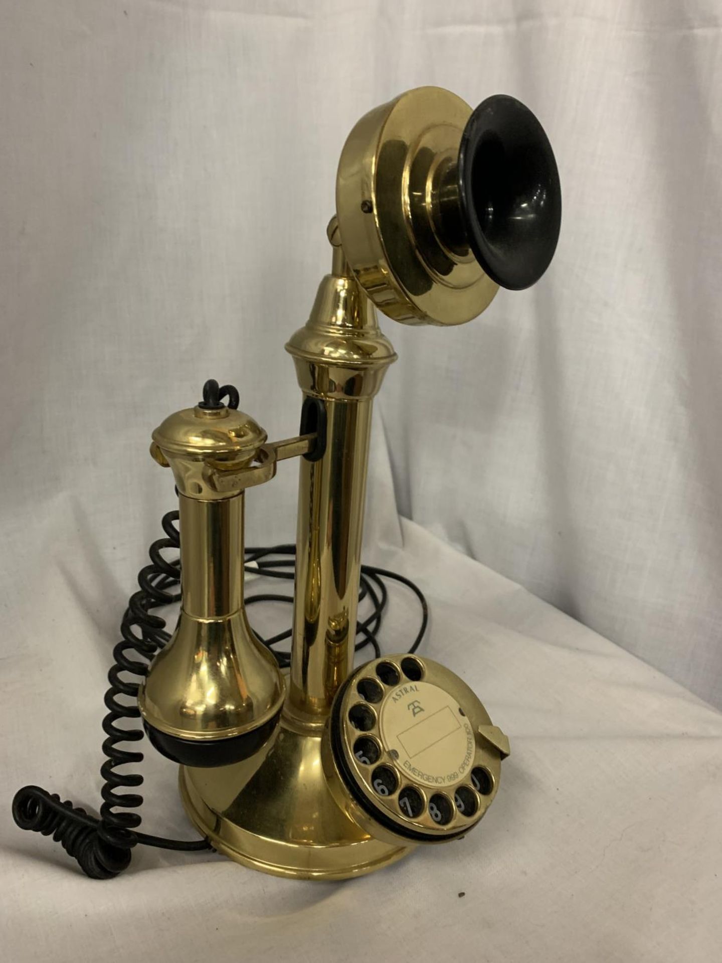 A BRASS VINTAGE STYLE TELEPHONE - Image 2 of 4