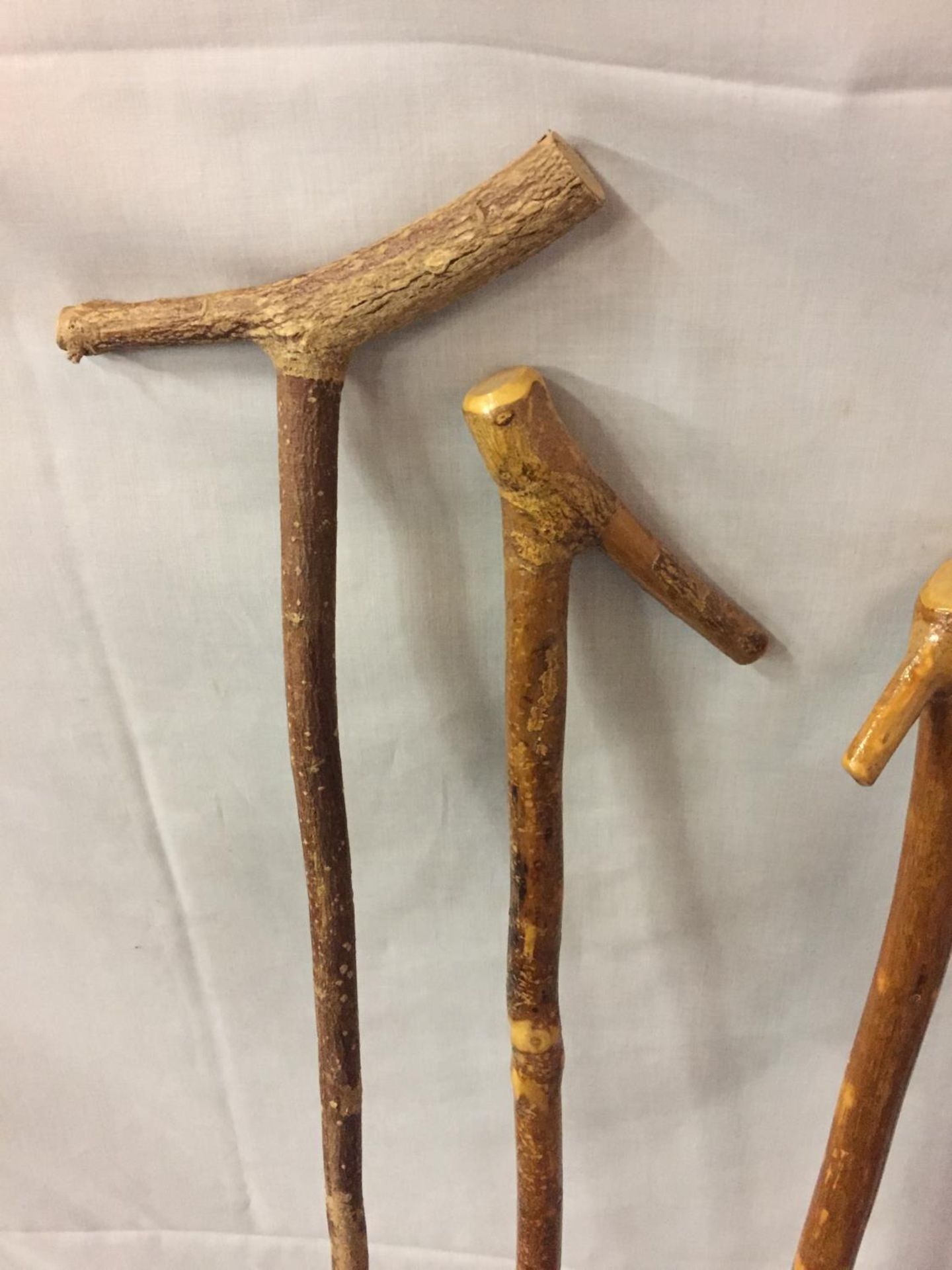 SIX VARIOUS HAND CARVED WALKING STICKS - Image 7 of 7