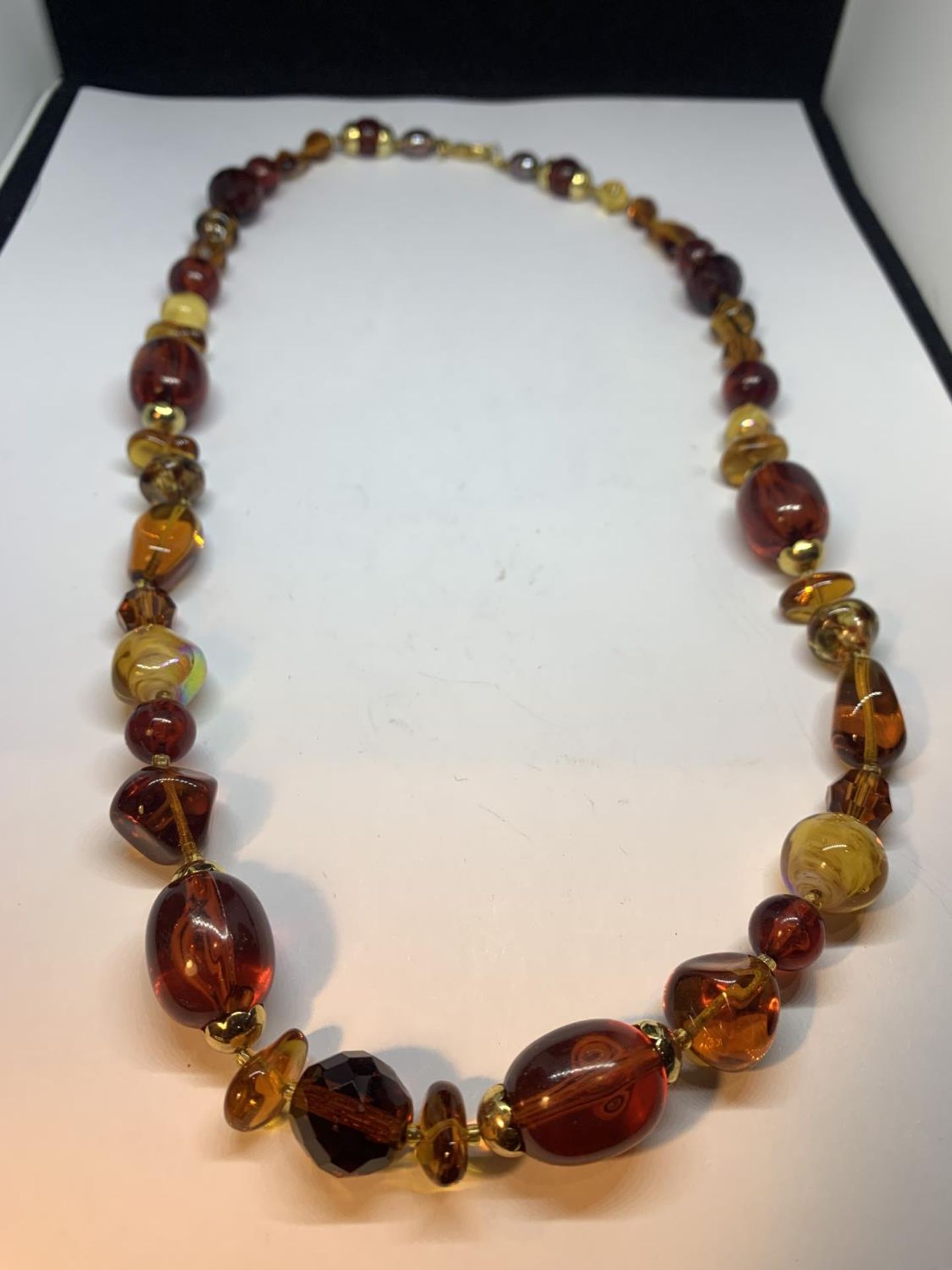 AN AMBER NECKLACE