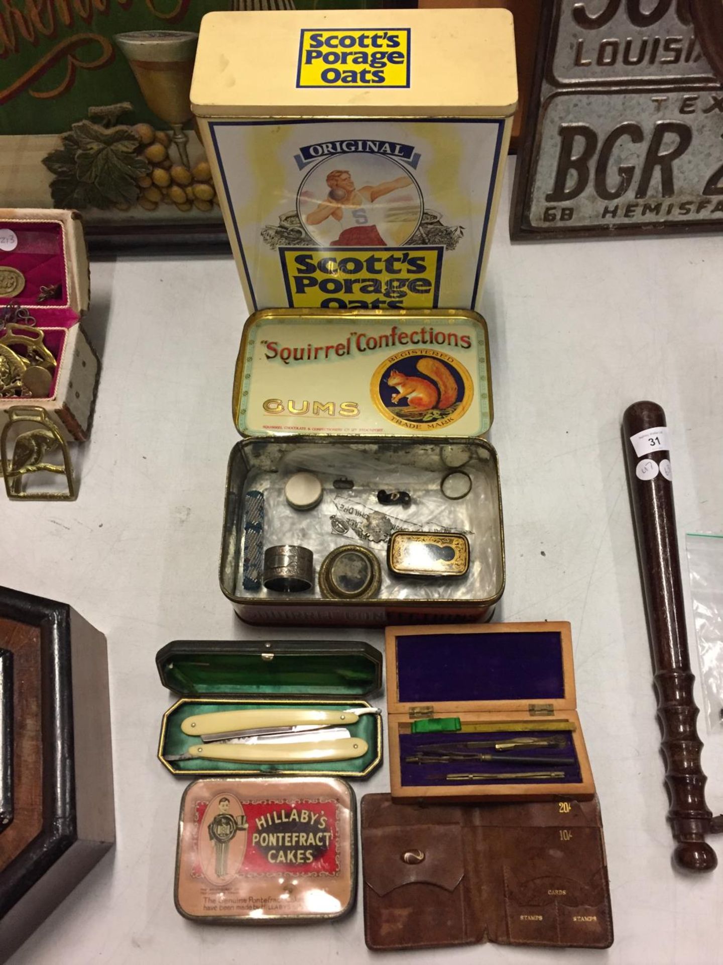 VARIOUS VINTAGE ITEMS TO INCLUDE A SCOTTS PORRIDGE OATS TIN, HILLABYS PONTEFRACT CAKES TIN, RAZORS