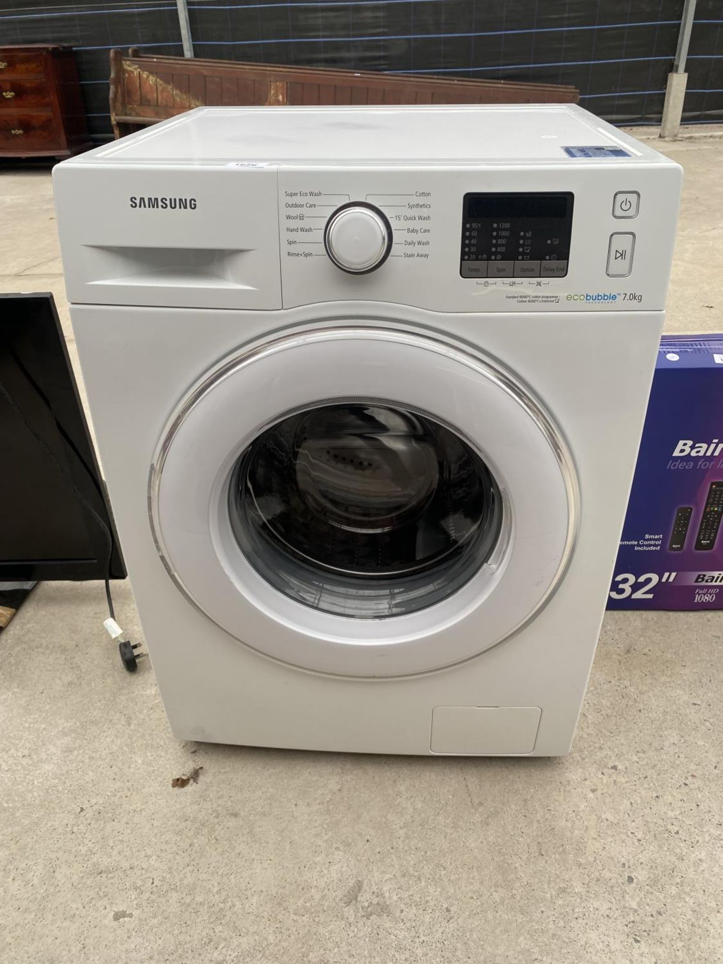 A WHITE SAMSUNG 7KG WASHING MACHINE