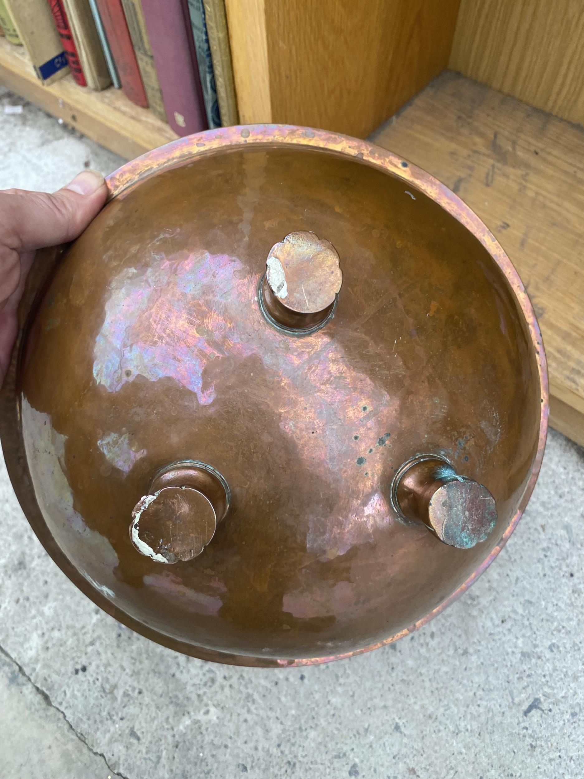 A COPPER BOWL AND A FURTHER COPPER WALL HANGING PLAQUE - Image 2 of 2