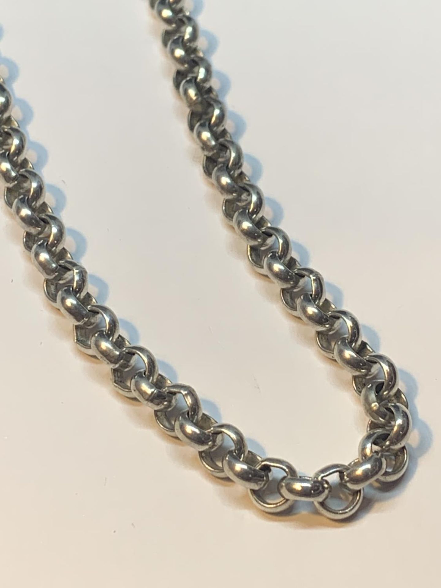 A SILVER BELCHER CHAIN NECKLACE LENGTH 22 INCHES - Image 2 of 3