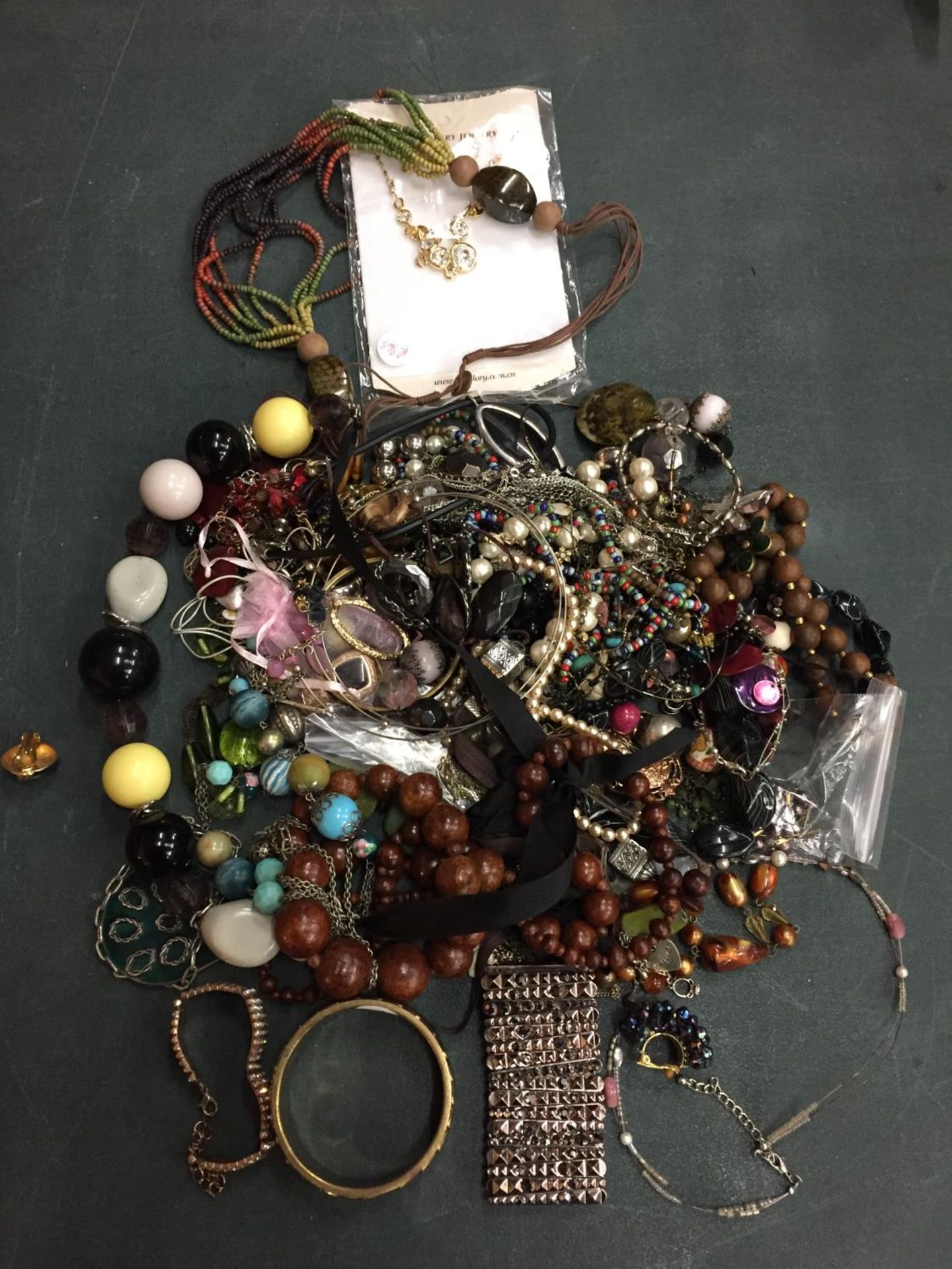 A NUMBER OF BEADED NECKLACES AND METAL BANGLES