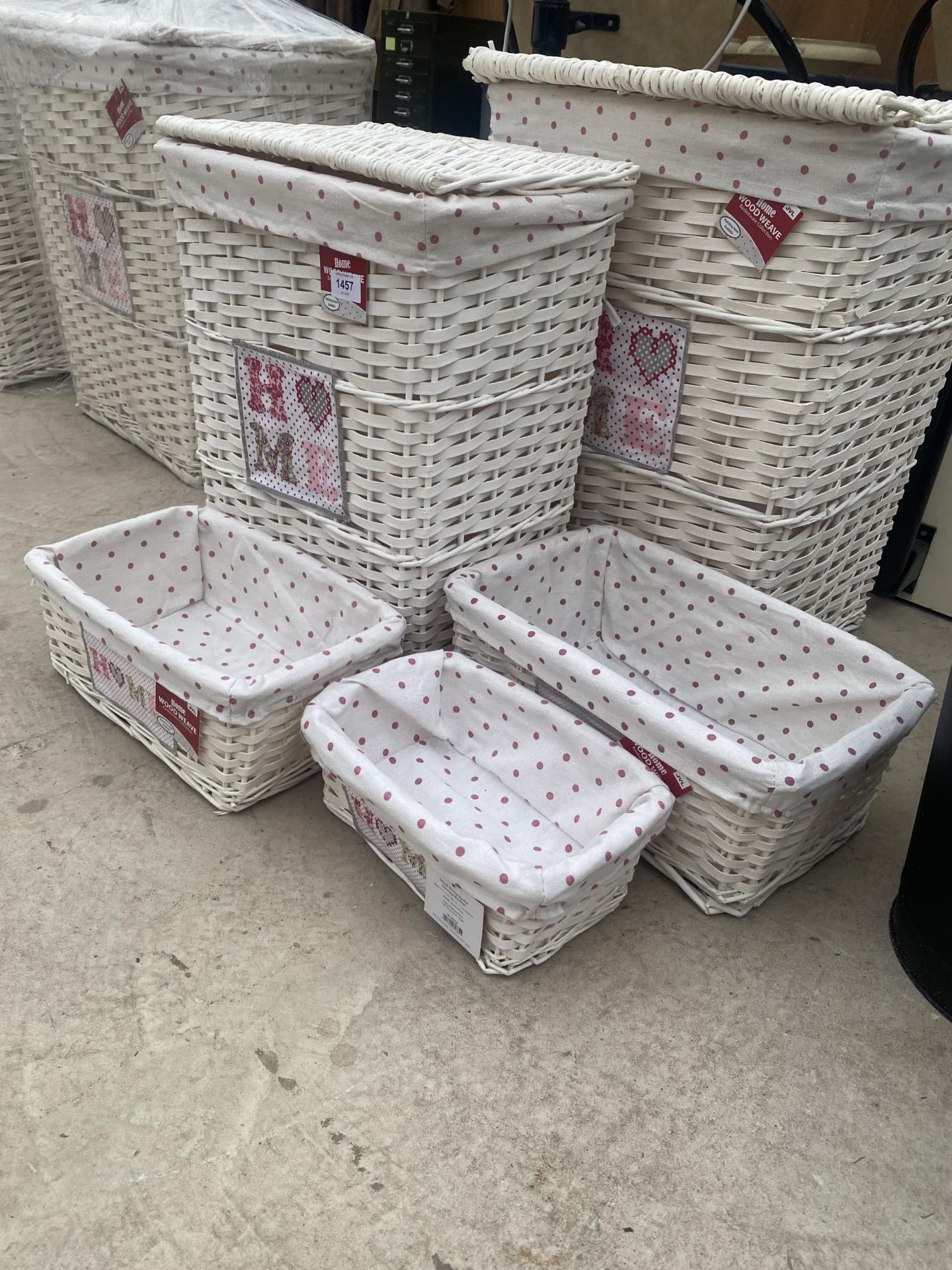 AN AS NEW SET OF FIVE GRADUTED WICKER STORAGE BASKETS AND CONTAINERS - Image 2 of 4
