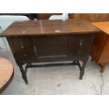 AN EARLY 20TH CENTURY OAK WASHSTAND, 36.5" WIDE