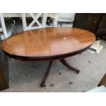 AN OVAL MAHOGANY AND CROSSBANDED COFFEE TABLE