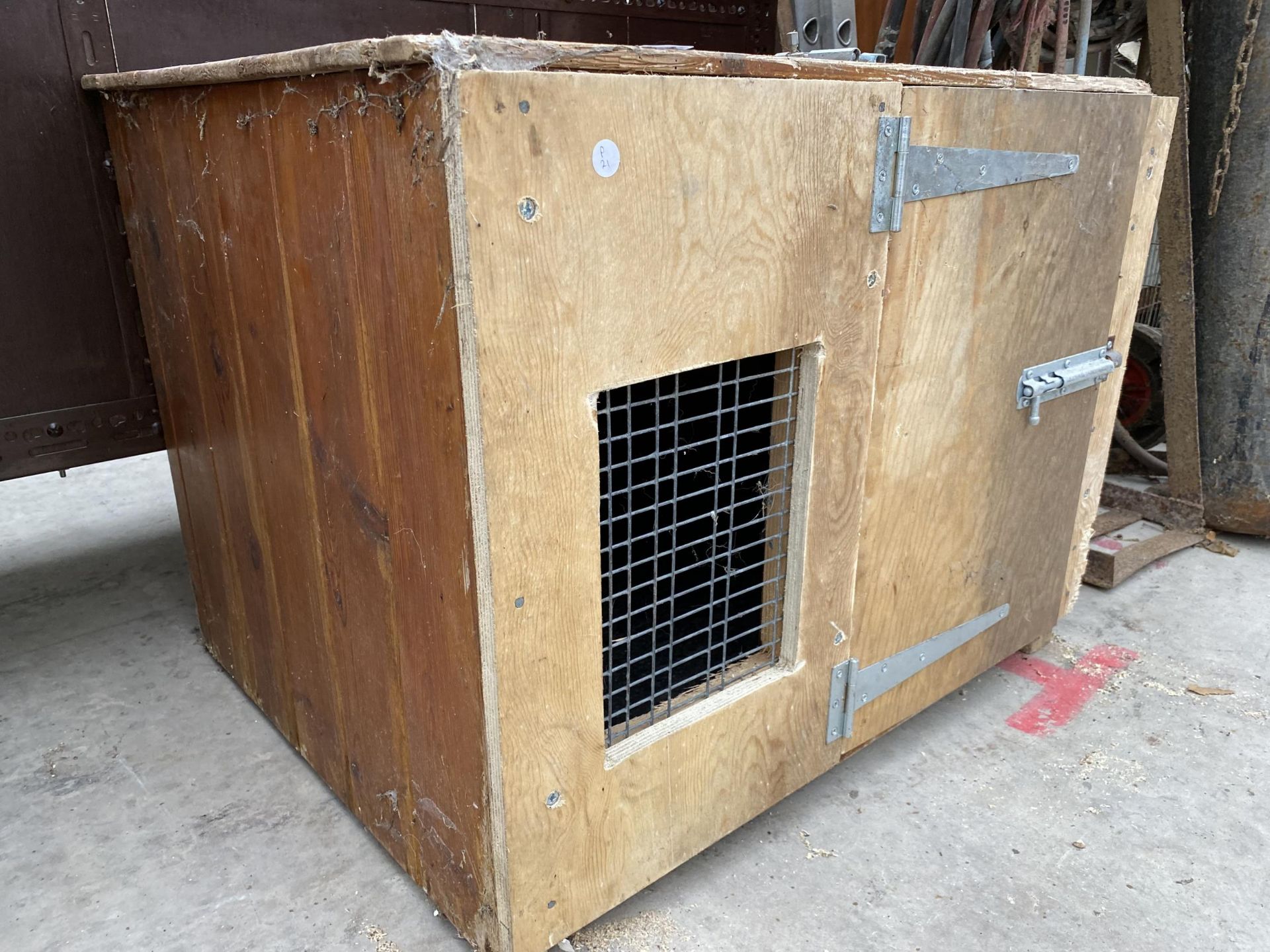 A WOODEN ANIMAL HUTCH - Image 2 of 4
