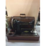 A VINTAGE CASED SINGER SEWING MACHINFE WITH THE KEY, REGISTRATION NUMBER Y7445733