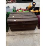 A VINTAGE METAL STORAGE CHEST CONTAINING AN ASSORTMENT OF MATERIAL