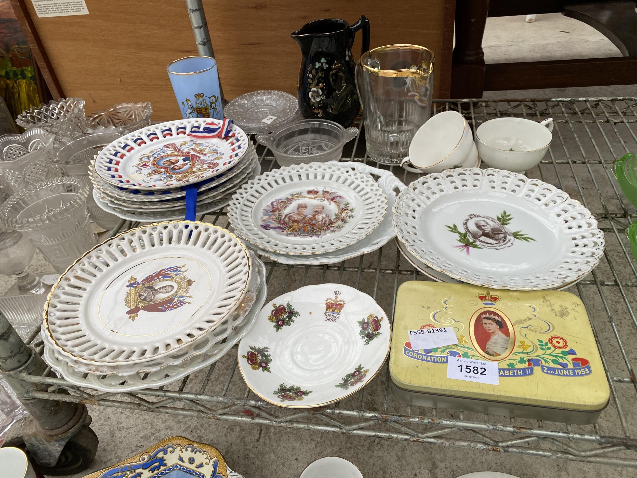 AN ASSORTMENT OF CERMEMORATIVE CERAMIC WARE TO INCLUDE PLATES AND JUGS ETC