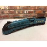 A TIN PLATE MODEL LNER MALLARD 4-6-2 LOCOMOTIVE AND TENDER - TOTAL ;LENGTH 62 CM