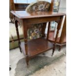 A MID 20TH CENTURY OAK OCCASIONAL TABLE, 24 X 18"