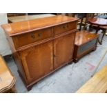 A MODERN YEW WOOD TV/VIDEO STAND AND SIDEBOARD, 36" WIDE