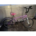 A CHILDRENS HARLEM KT200 BMX BIKE