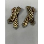 A PAIR OF 9 CARAT GOLD ART DECO COLLAR CLIPS WITH DIAMONDS AND RUBIES