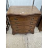 A 19TH CENTURY STYLE SERPENTINE FRONTED CHEST OF FOUR GRADUATED DRAWERS WITH DRESSING SLIDE, ON