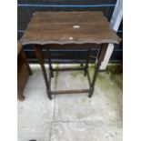 AN EARLY 20TH CENTURY OAK BARLEYTWIST CENTRE TABLE, 24 X 19"