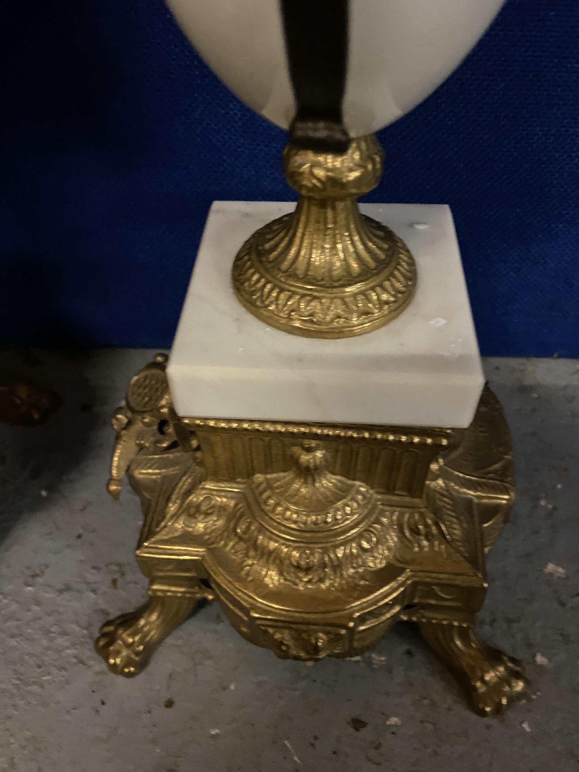 AN ORNATE IMPERIAL FRENCH GILT MANTLE CLOCK ON A MARBLE AND GILT BASE WITH CHERUB FAWN DECORATION - Image 7 of 10