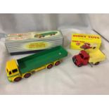 TWO BOXED DINKY MODELS TO INCLUDE A 934 LEYLAND OCTOPUS WAGON AND A 25M BEDFORD END TIPPER
