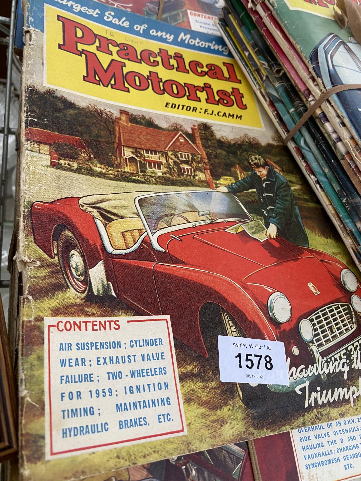 A LARGE COLLECTION OF VINTAGE PRACTICAL MOTORIST MAGAZINES - Image 2 of 4