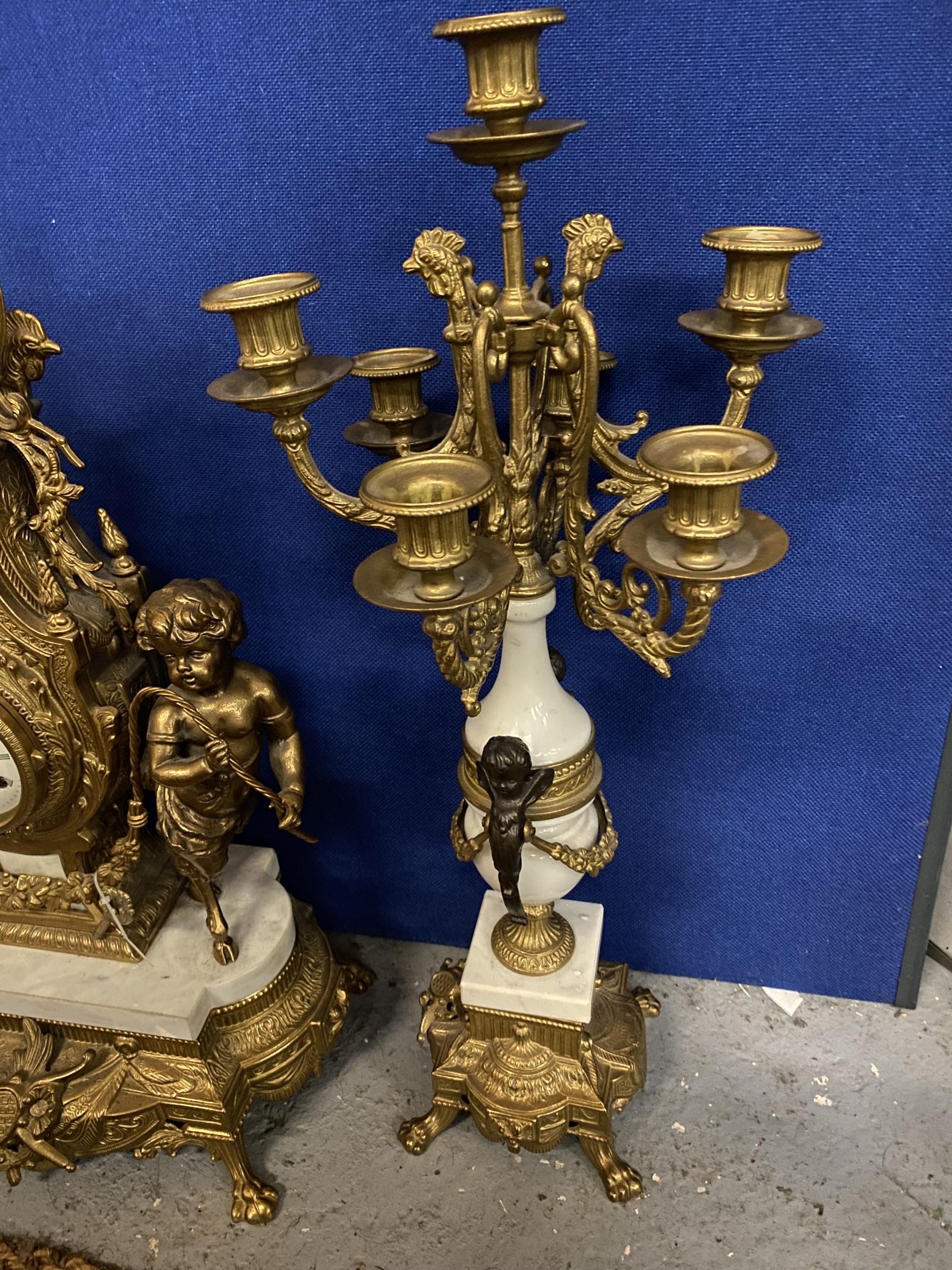 AN ORNATE IMPERIAL FRENCH GILT MANTLE CLOCK ON A MARBLE AND GILT BASE WITH CHERUB FAWN DECORATION - Image 5 of 10